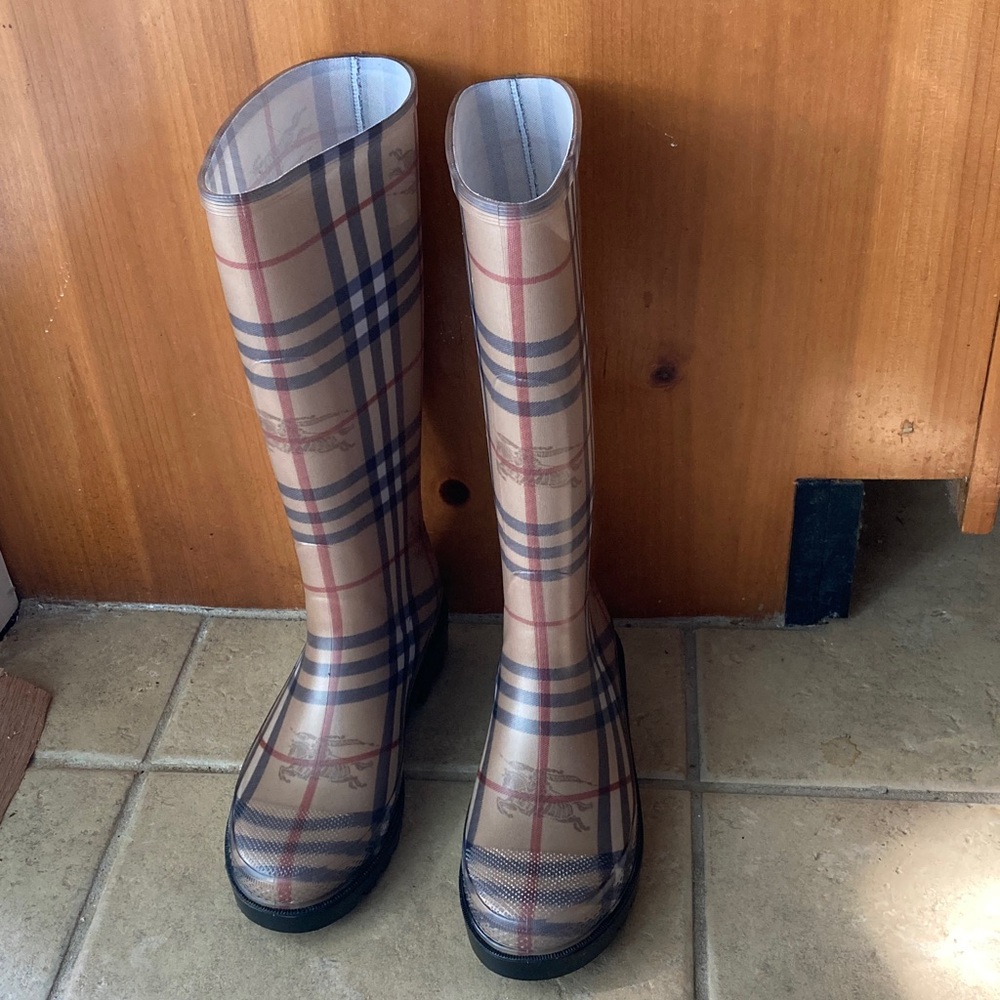 NIB Burberry Tan & Black Plaid Rain Boots - Picture 3 of 9